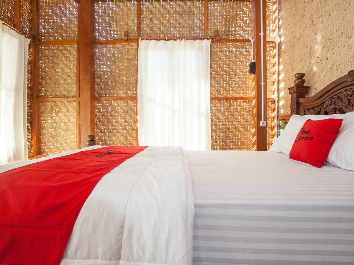 Reddoorz Near Banyuwangi Kota Train Station Hotel Exterior photo